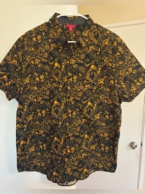 GUESS Men’s Black and Gold Floral Skull Short-Sleeve Button-Up Shirt XL